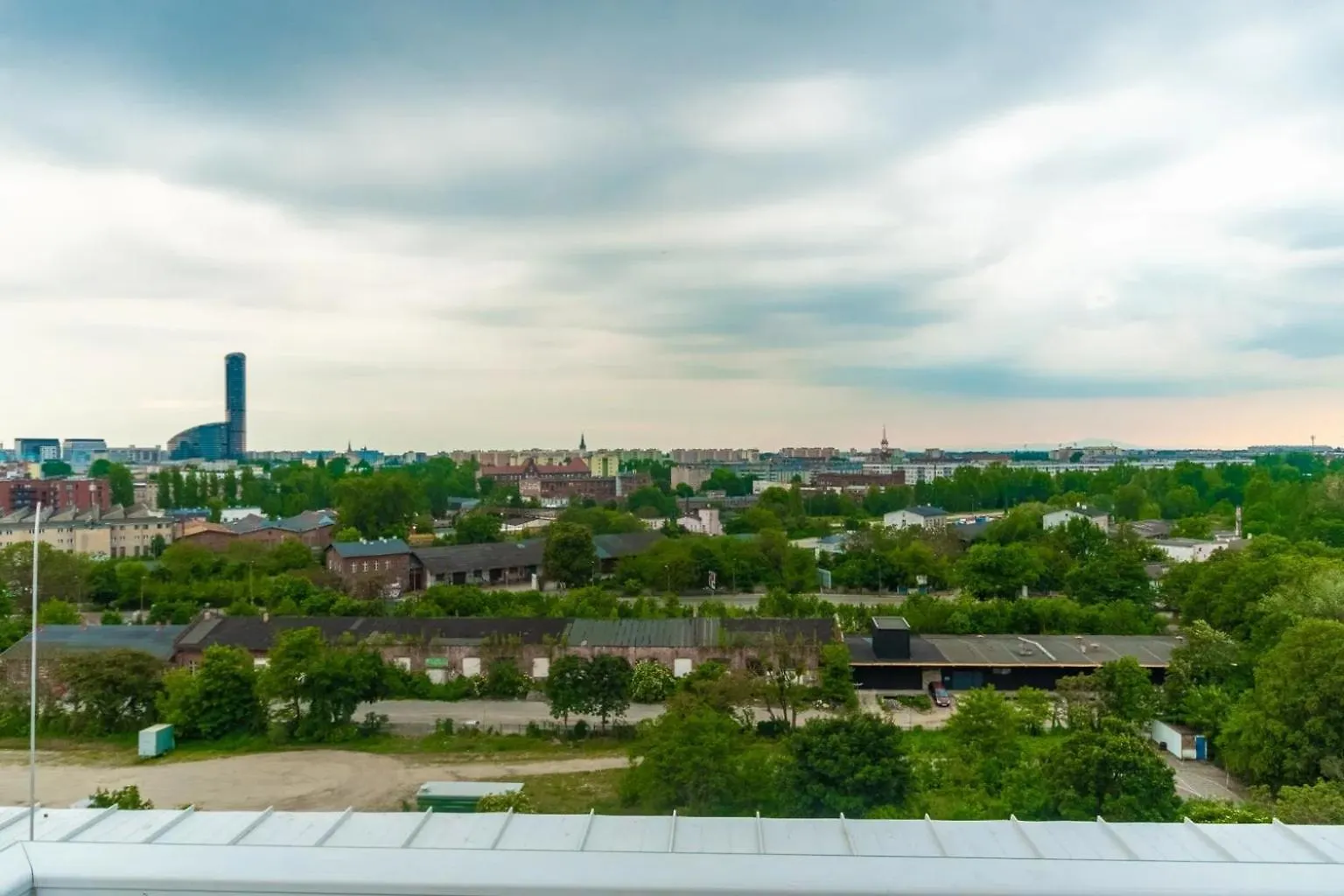 Komfortowy apartament z balkonem i parkingiem Wrocław