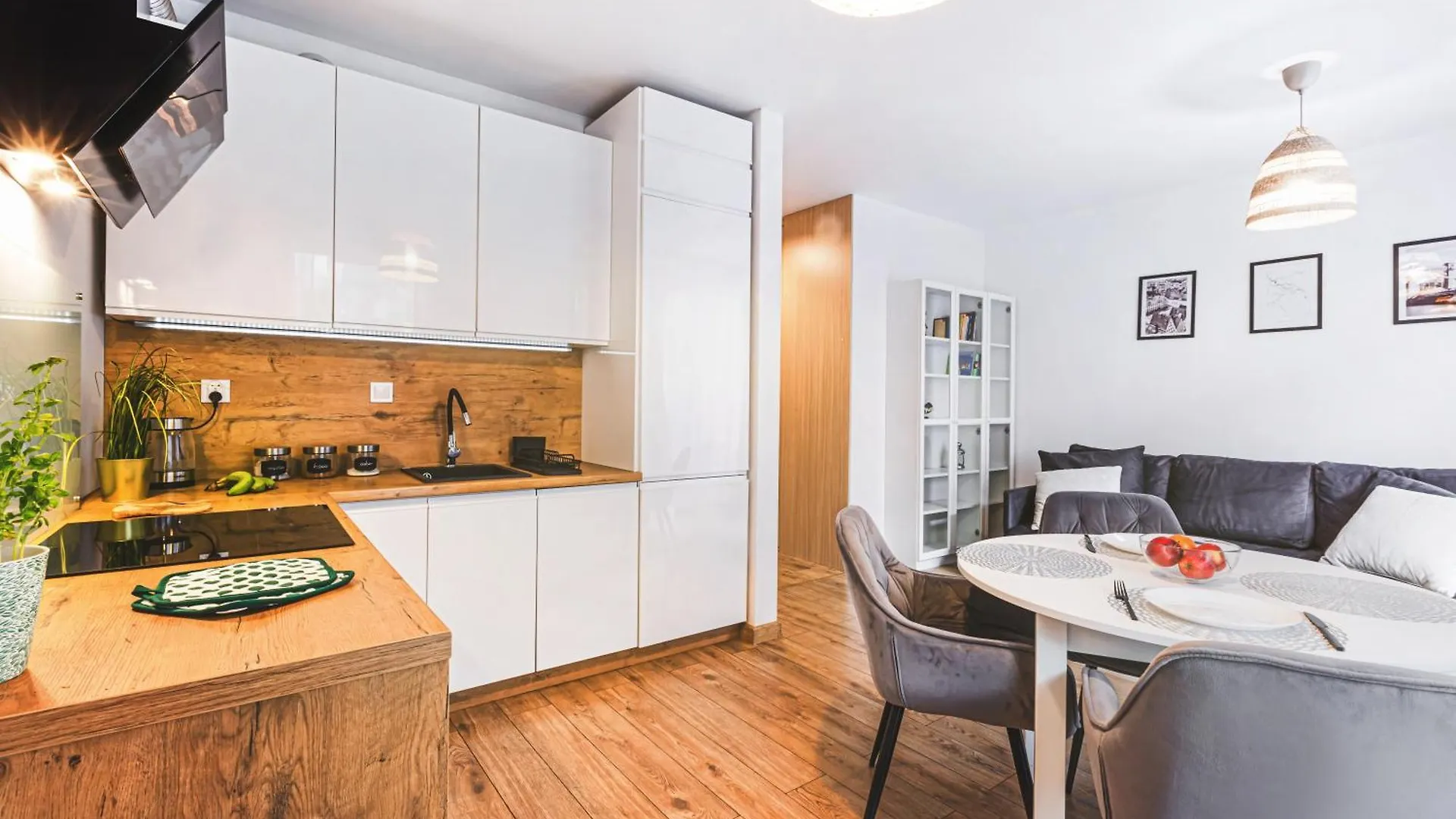 Apartment Komfortowy Apartament Z Balkonem I Parkingiem Wroclaw