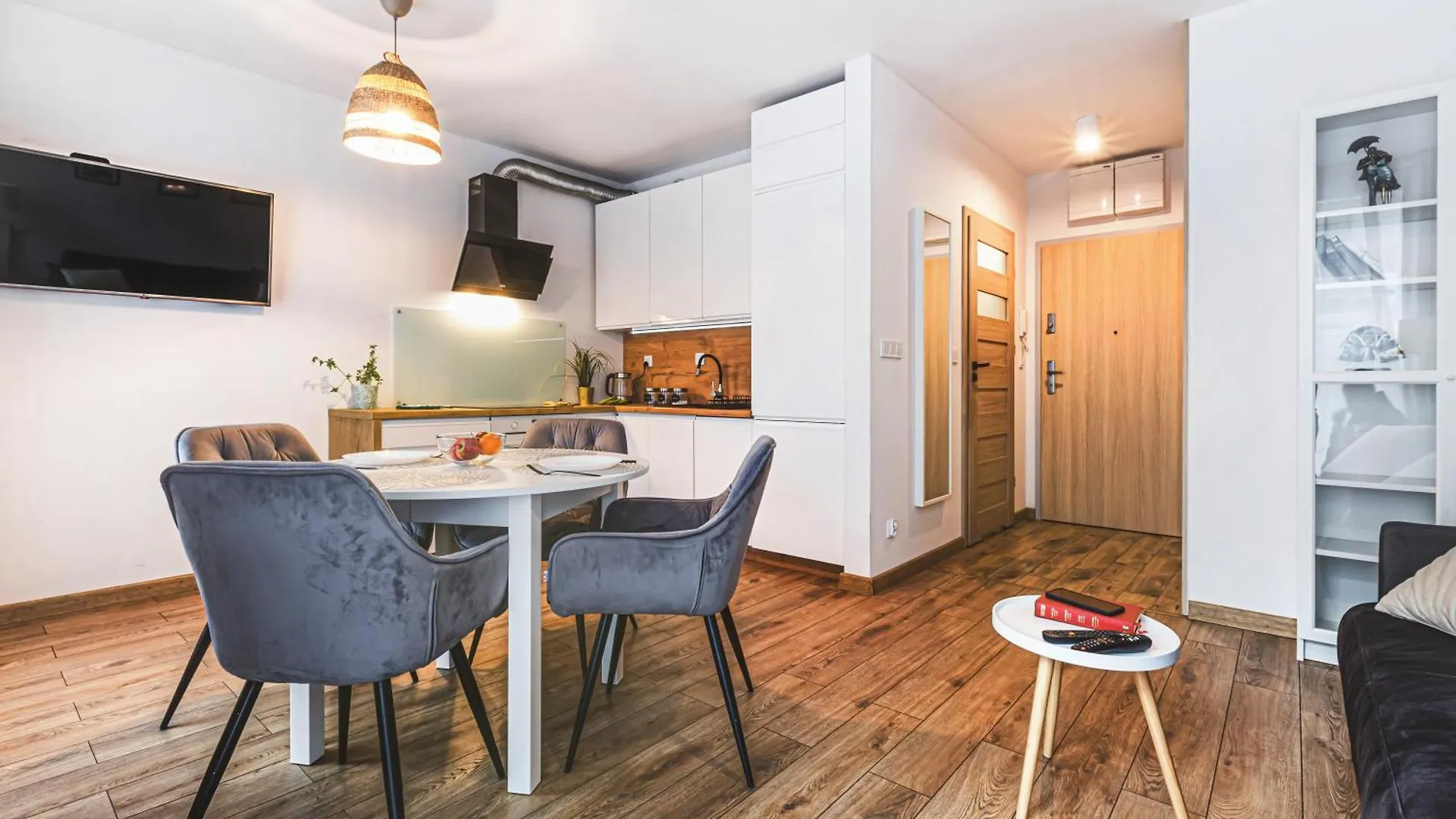 Komfortowy Apartament Z Balkonem I Parkingiem Wroclaw 0*,