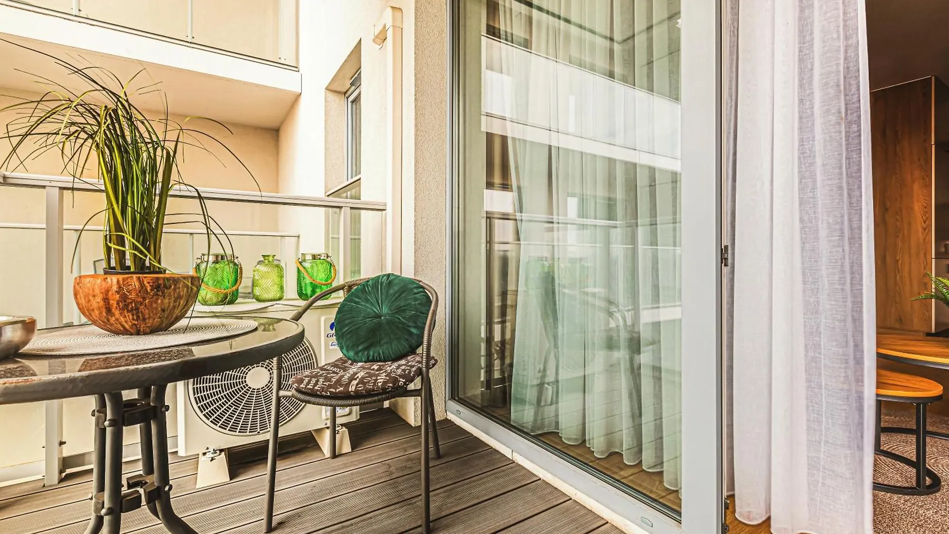 Komfortowy Apartament Z Balkonem I Parkingiem Wroclaw Poland