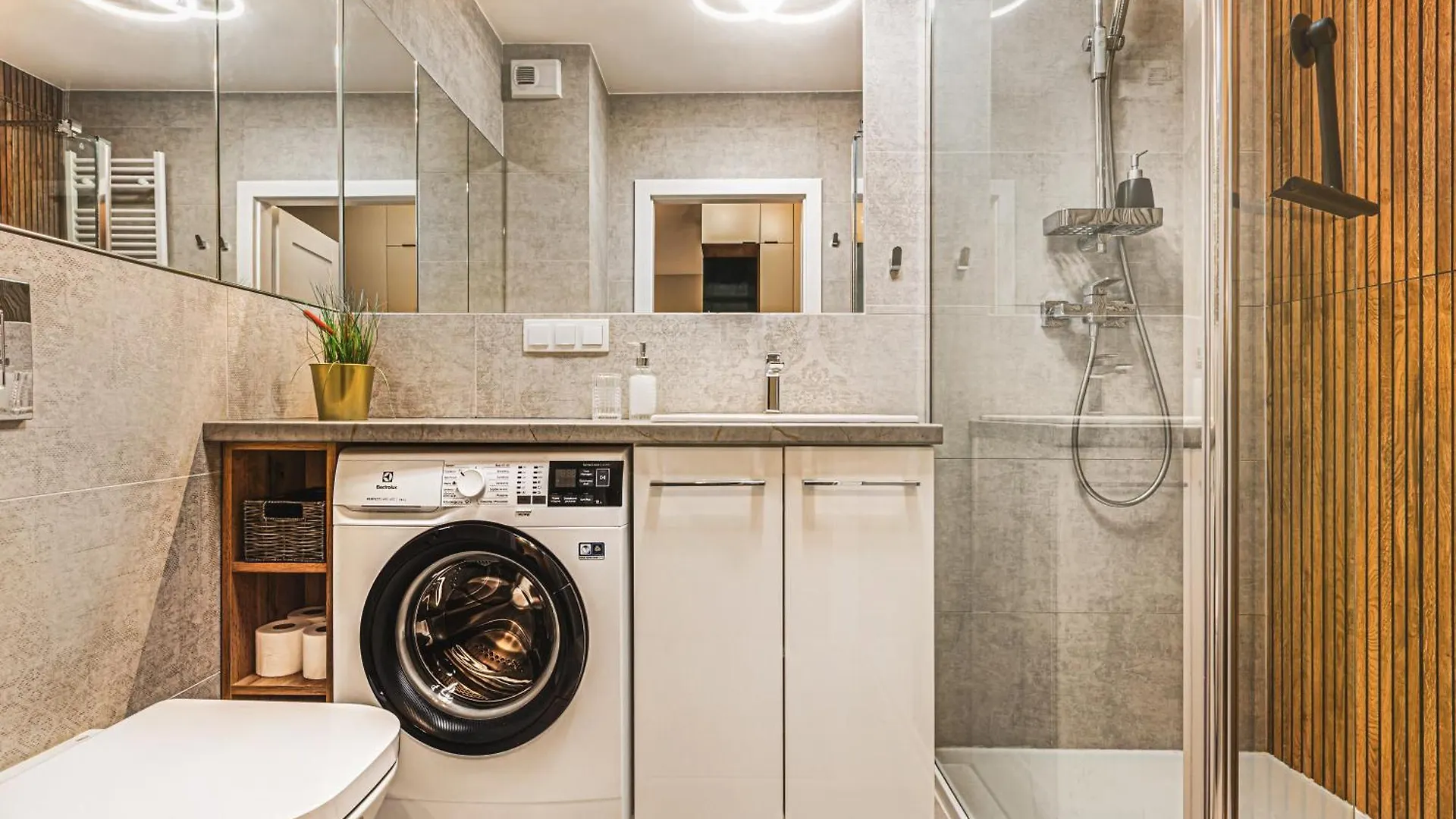 Komfortowy Apartament Z Balkonem I Parkingiem Wroclaw Poland